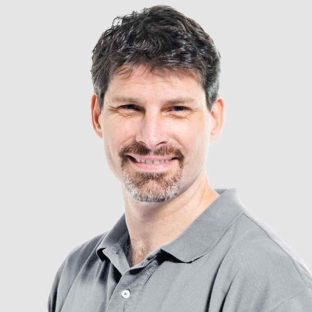 https://www.dronation.com.ua/wp-content/uploads/2018/01/team_08-640x640.jpg